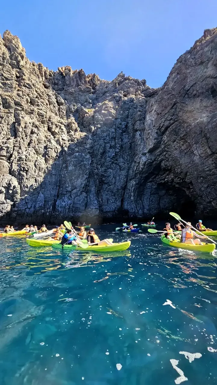 Kayak en los acantilados