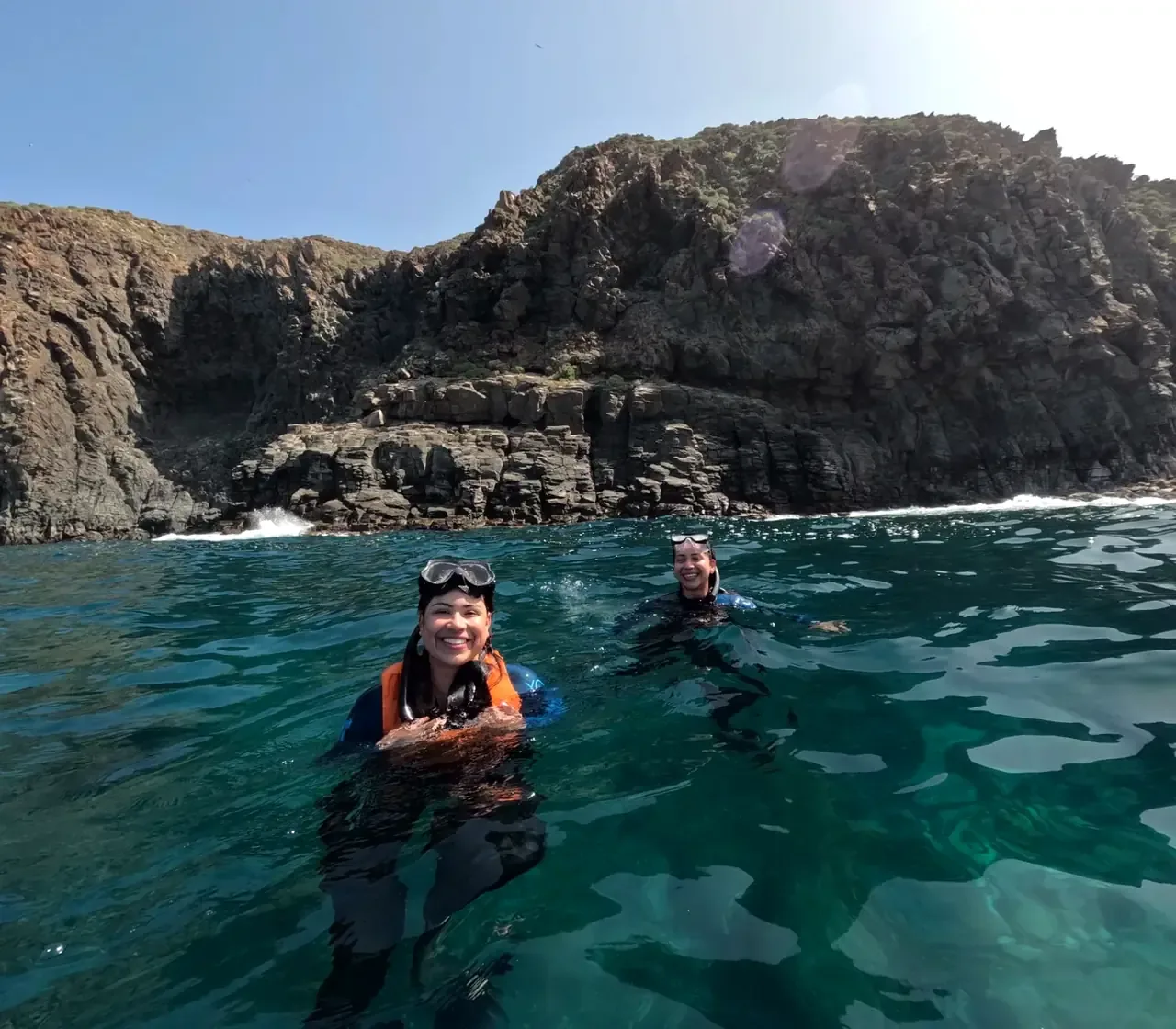 Grupo haciendo snorkel