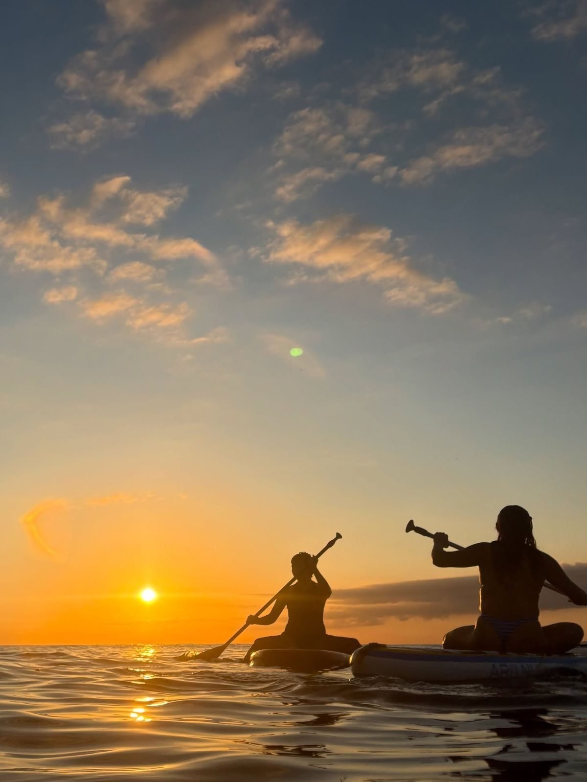 Paddle surf al atardecer